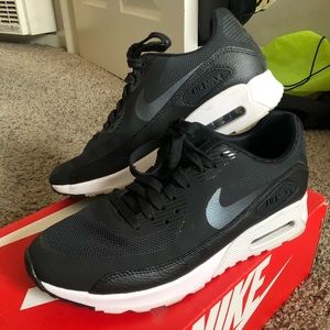 Women’s Nike Airmax Shoes Used